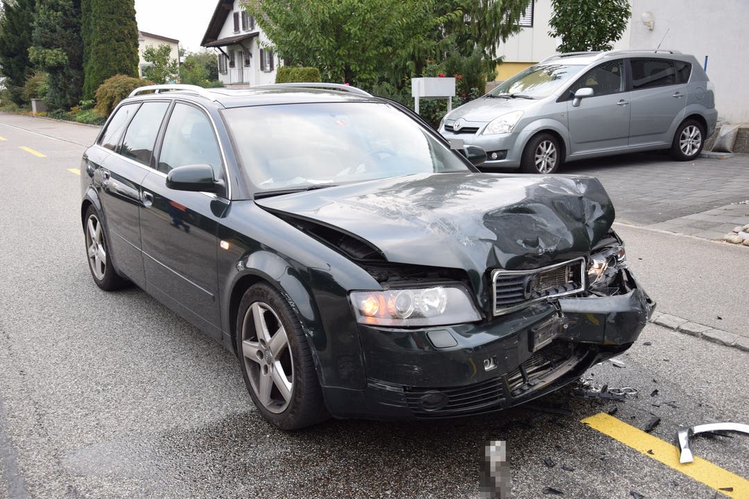 Kappel SO, 18.September: Ein Autolenker geriet auf die Gegenfahrbahn und kollidierte dort frontal mit einem Auto. Eine Person verletzte sich leicht.