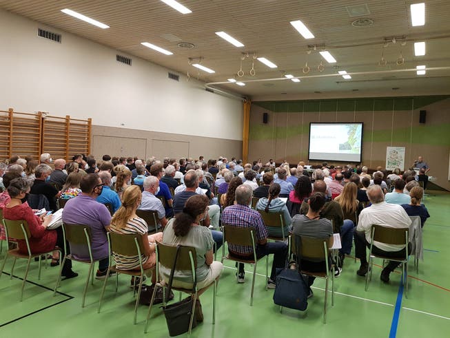 Die ausserordentliche Gemeindeversammlung in Densbüren zum Zukunftsraum Aarau verzeichnete einen Rekordaufmarsch. Es galt Maskenpflicht.