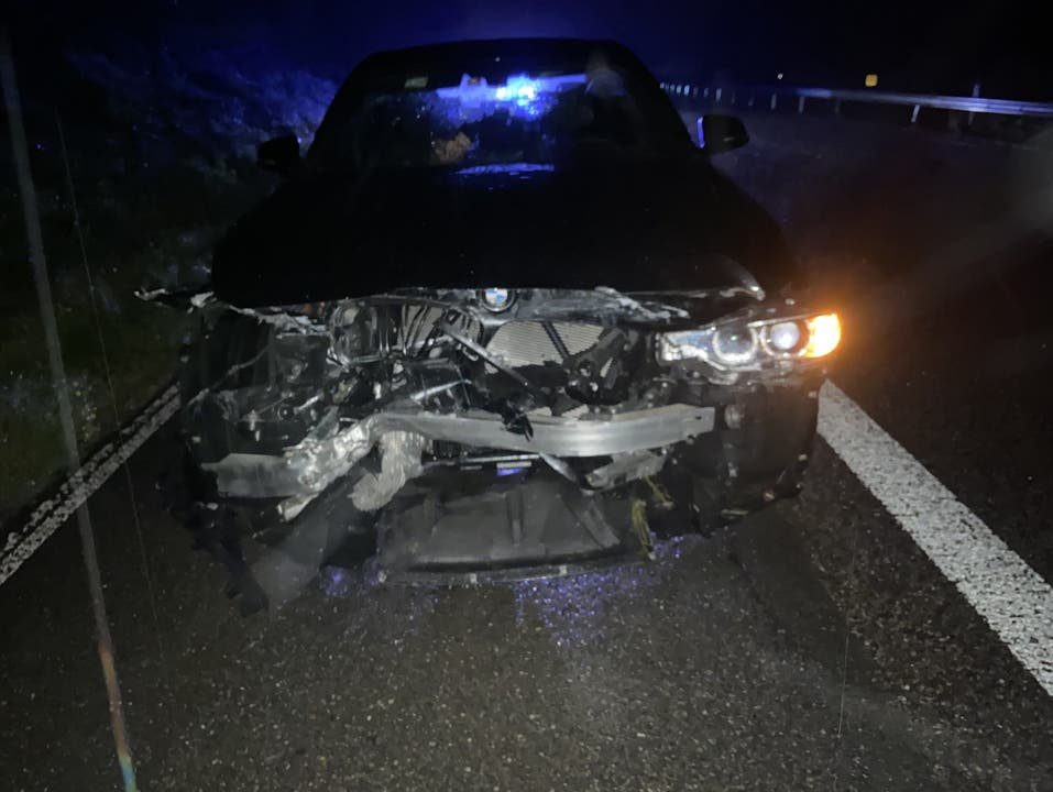 Safenwil AG, 17. August: Ein betrunkener Autolenker verlor die Kontrolle über sein Fahrzeug und prallte gegen die Randleitplanke.