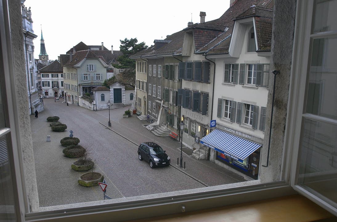 Dazu gehört auch ein Hotel. Hier die Aussicht aus einem der Zimmer auf das Restaurant im 2002.