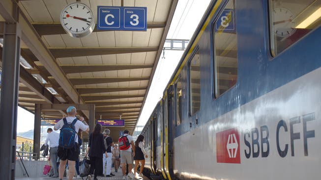 Die Pendlerinnen und Pendler am Fricker Bahnhof müssen drei Monate lang ohne Flugzug auskommen.
