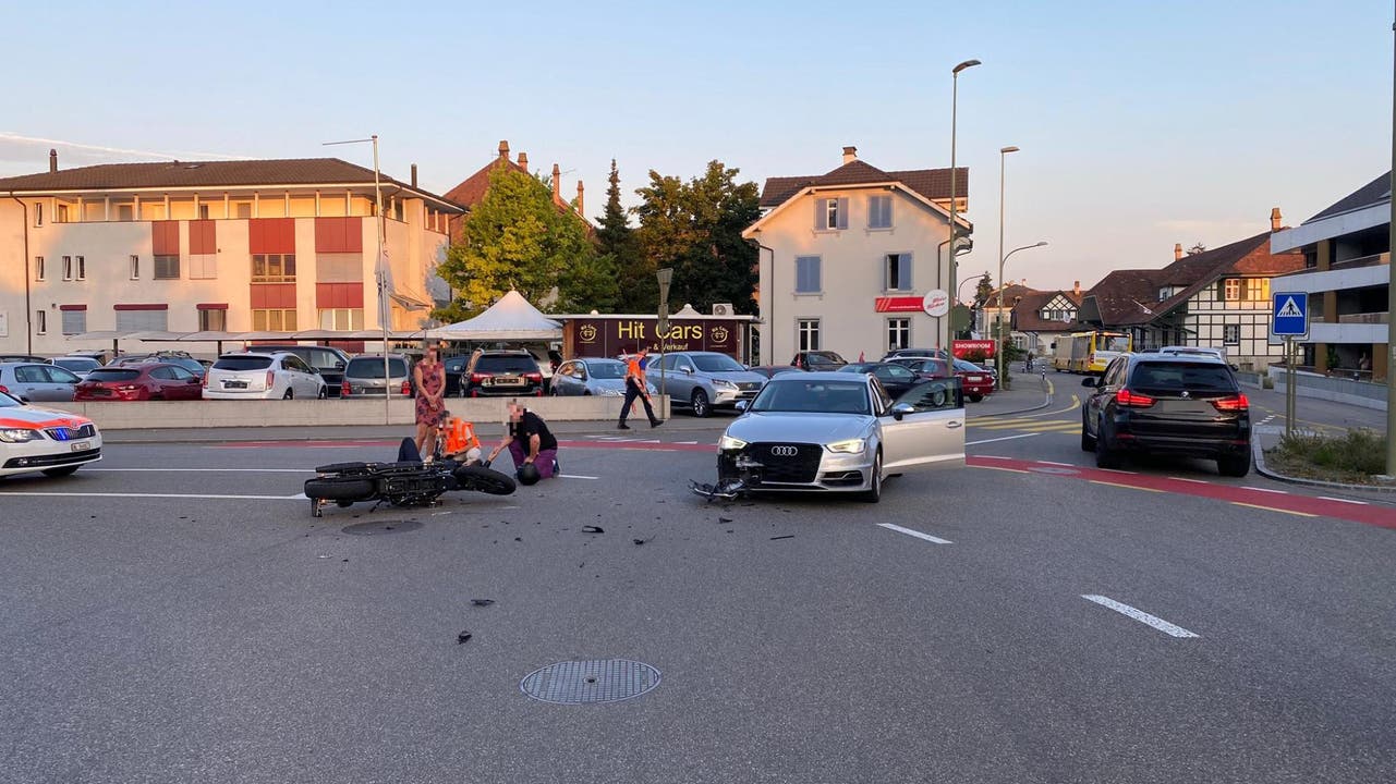 Sissach BL, 12. August: Eine 38-jährige Personenwagenlenkerin wollte nach links in die Hauptstrasse einbiegen. Dabei übersah sie ein Motorrad wodurch es zur Kollision kam. Der Fahrer des Motorrads wurde verletzt.
