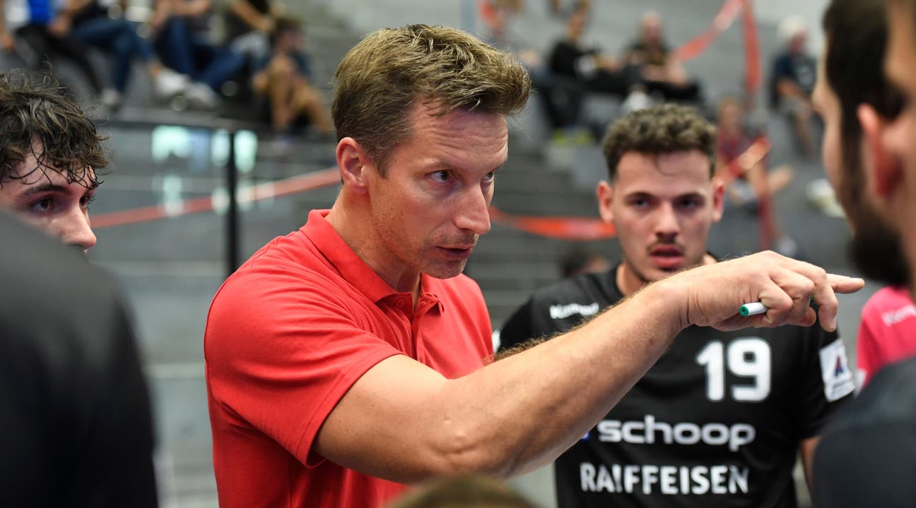 Kleiner Final: Baden-Trainer Björn Navarin gibt seinen Spielern Anweisungen.