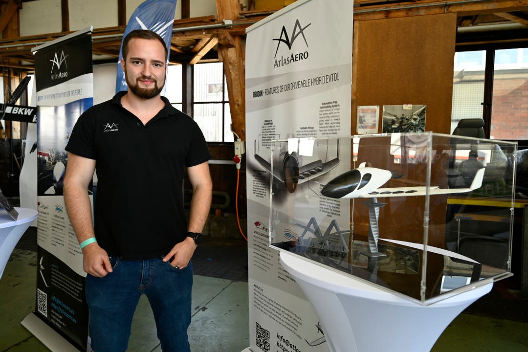 Tobias Salbaum von Atlas Aero, einer Firma, die einen Hybrid-Zweisitzer entwickelt, der auch kurze Strecken auf der Strasse fahren kann.