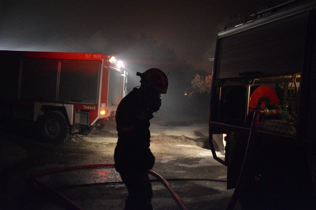 Ein Feuerwehrmann in Moria.