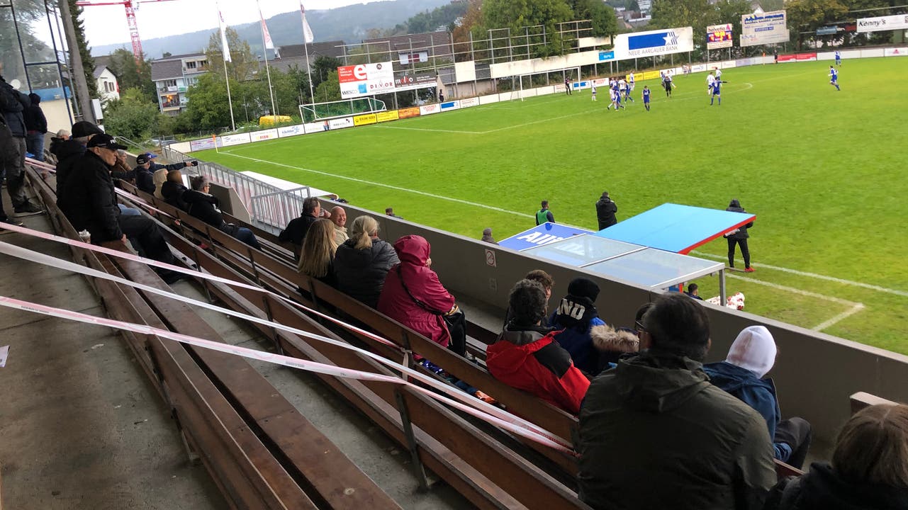 Sektoren im Wettinger Stadion Altenburg: Die Klubs der 2. Liga AFV bemühen sich, dass das Schutzkonzept umgesetzt wird. Die Haupttribüne im Stadion Altenburg wurde in drei Sektoren eingeteilt.