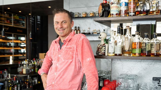 Inhaber Stefan Bütikofer im Mai in der renovierten Rossini-Bar.