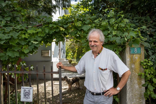 Werner Geissmann pflegt seinen Naturgarten und engagiert sich für den Naturschutz.