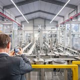 In der neuen Produktionshalle der DGS Druckguss Systeme AG, die vor ein paar Monaten eingeweiht worden ist. (Bild: Urs Bucher (St.Gallen-Winkeln, 20. Februar 2020))