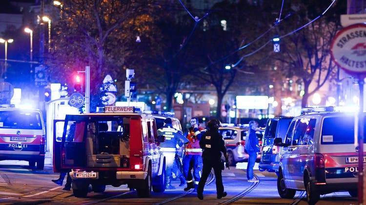 Terroranschlag in der Wiener Innenstadt: Ein Angreifer soll auf der Flucht sein – unser Korrespondent über die Situation am Montagabend