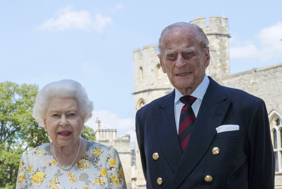 Anlässlich seines 99. Geburtstages veröffentlichten die Queen und Prinz Philipp ein aktuelles Foto von ihrer Residenz in Windsor.