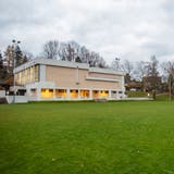 Die Stadt plant auf der Sportwiese beim Schulhaus Boppartshof einen Neubau für die Tagesbetreuung. Dagegen regt sich im Quartier Widerstand. (Bild: Arthur Gamsa)