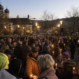 Rund 1000 Personen kamen an die Demo. (Bild: Ennio Leanza / Keystone (Lachen, 21. November 2020))