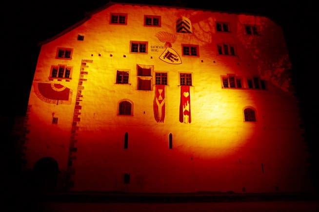 Das Schloss Werdenberg wird 16 Tage lang in orangener Farbe erstrahlen.