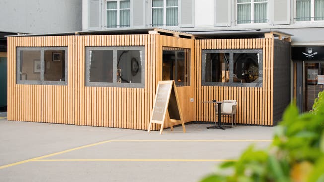 Restaurants im Kanton Solothurn sollen bis Ende April 2021 zusätzlichen öffentlichen Raum zum Wirten belegen. (Themenbild)