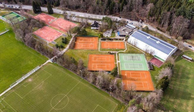 Leistungssportzentrum und Elitesportschule im Gründenmoos geplant. Tennishalle mit Tennisplatz ud Fussballplatz © Urs Bucher/ TAGBLATT