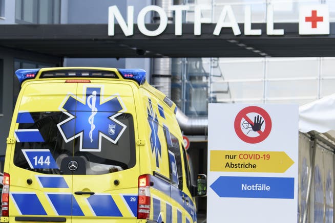 Bis am Dienstagmorgen mussten in der Schweiz weitere 238 Patienten mit einer Coronainfektion hospitalisiert werden. (Symbolbild)