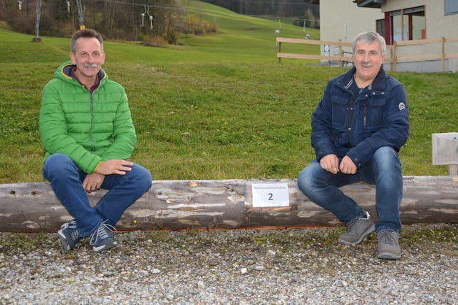 Werner Messmer (links) und Josef Keller sind erfreut, dass auch im nächsten Jahr Besucher mit ihren Wohnmobilen in Gähwil einen Zwischenstopp einlegen können.