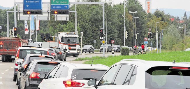 Die Gupfenstrasse in Uzwil ist eine der Hauptverkehrsachsen und mündet unter anderem in einen Autobahnzubringer. Der Lärmpegel ist schon seit den 90er-Jahren zu hoch.
