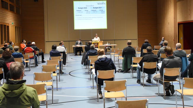 An der Budget-Bürgerversammlung der Gemeinde Neckertal wurde strikt auf die Einhaltung der Corona-Schutzmassnahmen geachtet.