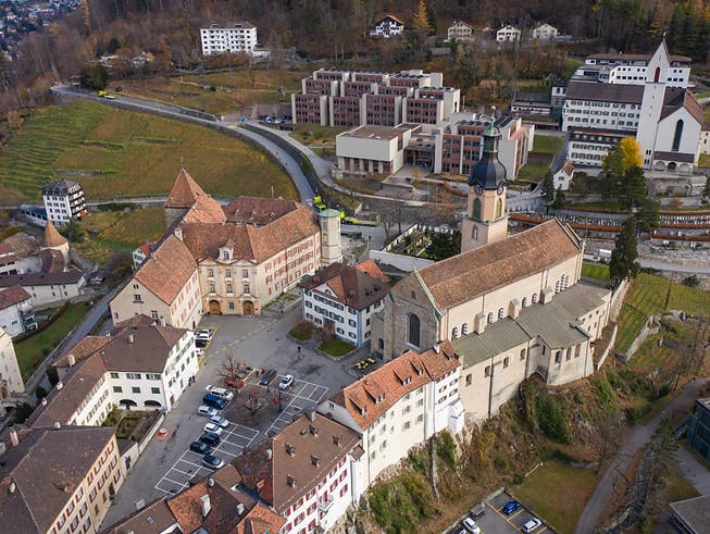Die 22 Domherren des Bistums Chur versammelten sich am Montag auf dem bischöflichen Hof in Chur, um einen neuen Bischof zu wählen. (KEYSTONE/Eddy Risch) Geo-Information: Schweiz/Chur Quelle: