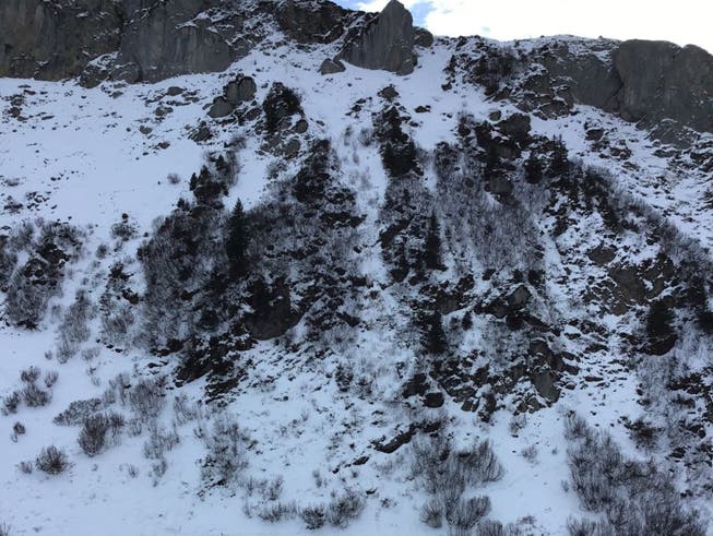 Ein 46-jähriger Berggänger ist am Sonntag oberhalb Linthal tödlich verunglückt. Die Umstände des Unfalls werden untersucht.