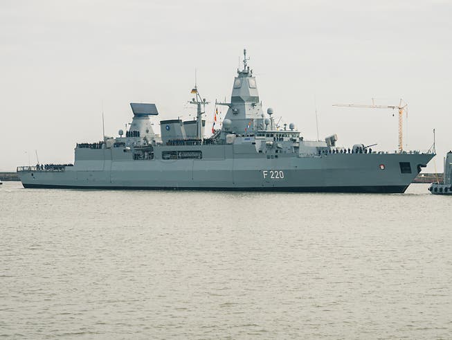 ARCHIV - Die Fregatte «Hamburg» kehrt nach dem Einsatz im Mittelmeer wieder in den Heimathafen zum Marinestützpunkt Wilhelmshaven zurück. Foto: Mohssen Assanimoghaddam/dpa