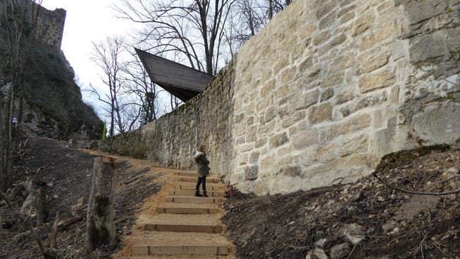 Die fachmännisch restaurierte Stützmauer bedeutet eine Aufwertung des Schlossareals.