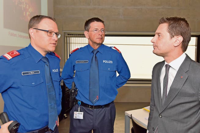 Stephan Grieder (Mitte) verlässt die Kantonspolizei Schwyz schon im Dezember.