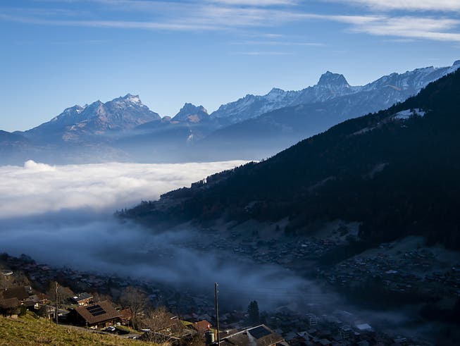«Nebelmeer» am Mittwoch bei Troistorrents im Kanton Wallis.