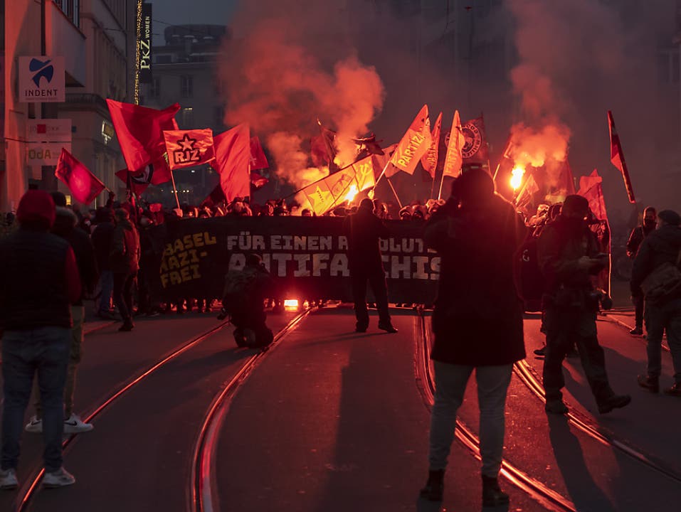 Über 3000 Teilnehmende demonstrierten am Samstag in Basel gegen Faschismus und gegen behördliche und gerichtliche Repressionen gegen Teilnehmende einer vergangenen Kundgebung aus dem Jahr 2018.