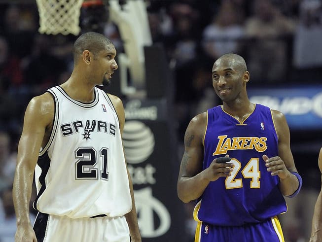 Tim Duncan (links) und der im Januar tödlich verunglückte Kobe Bryant sollen nun Mitte Mai 2021 in die Hall of Fame der NBA aufgenommen werden