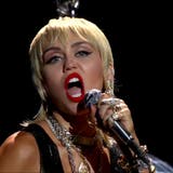 Miley Cyrus singt «Midnight Sky» aus ihrem neuen Album während den MTV Video Music Awards. (Ho / MTV)