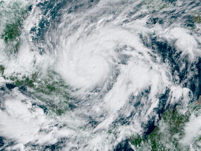 Das Satellitenbild zeigt den Tropensturm «Eta» über dem Golf von Mexiko. Foto: NOAA/AP/dpa