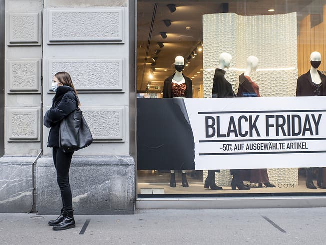 Die Schweizer Konsumenten haben sich an Black Friday und Cyber Monday in Shoppinglaune gezeigt. Vor allem die Onlinehändler haben satte Umsatzzuwächse verbucht.