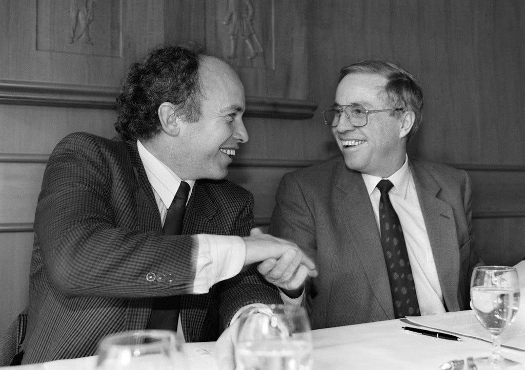 1991 folgte der Sprung in den Nationalrat. Im selben Jahr verlor er die Wahl in den Zürcher Regierungsrat gegen Moritz Leuenberger. Im Bild mit Parteipräsident Christoph Blocher.