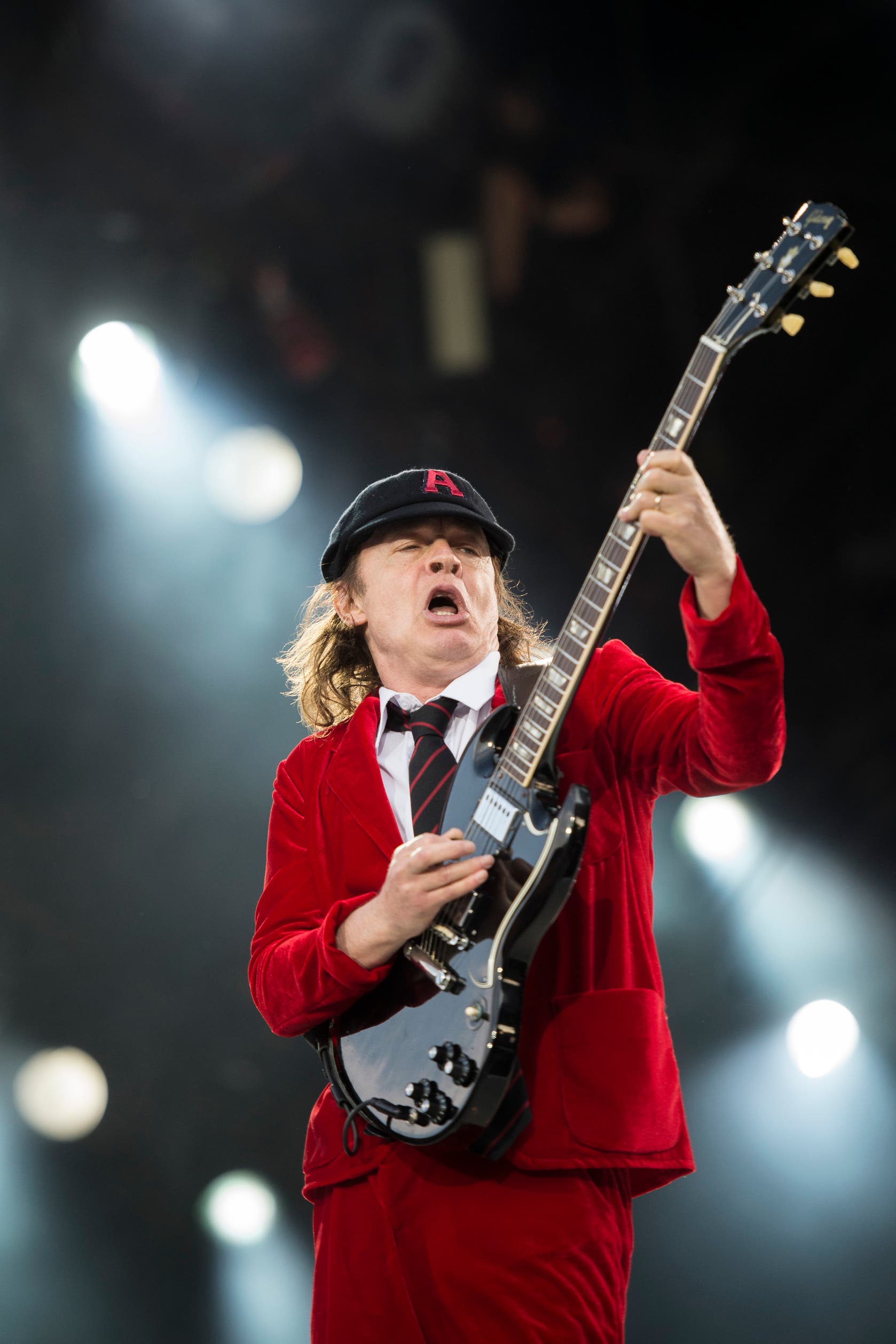 Interview Leadgitarrist Angus Young nach der Wiedervereinigung «AC/DC sind wie ein gutes Interview Leadgitarrist Angus Young nach der Wiedervereinigung «AC/DC sind wie ein gutes