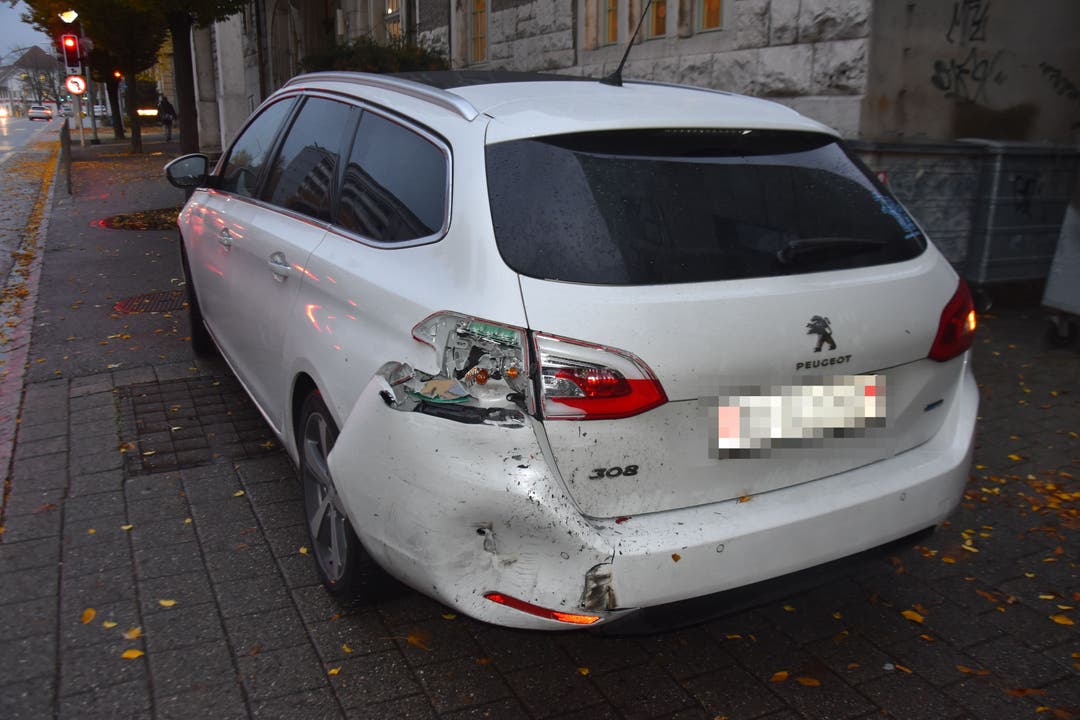 A1 bei Wiedlisbach, 28.Oktober: Der mutmassliche Unfallverursacher fuhr nach einer Auffahrkollision einfach weiter.