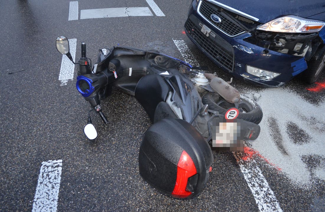 Grenchen SO, 16.Oktober: Beim Einbiegen in die Archstrasse erfasste ein Autolenker einen Motorroller. Die 17-jährige Lenkerin wurde dabei leicht verletzt und musste ins Spital gebracht werden.