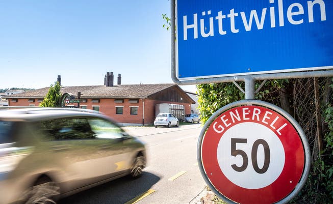 Auf der Ortsdurchfahrt Hüttwilen gilt wie vielerorts innerorts Tempo 50.