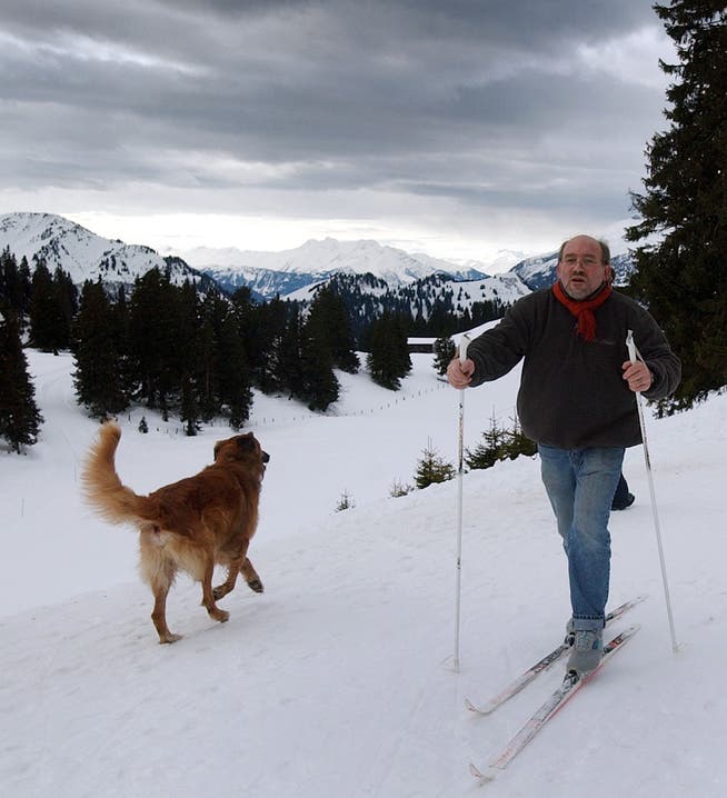 Gesund für Hund und Herrchen: ein Spurt im Schnee.
