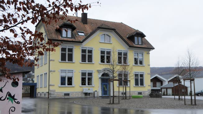 Das Schul- und Gemeindehaus in Full.