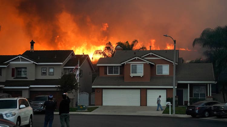 Waldbrände, wie hier in Kalifornien, trieben 2020 die Kosten der Versicherungsbranche in die Höhe. (Keystone)