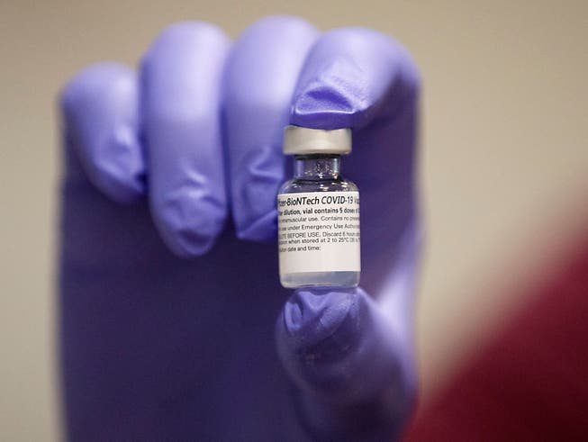 Die Impfdosis des Corona-Impfstoffs von Pfizer/Biontech. Foto: Mike Morones/The Free Lance-Star/AP/dpa