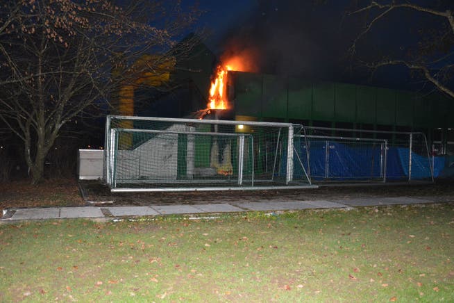 Ein Fassadenteil der Stadthalle Kleinholz in Olten ist am Montag in Brand geraten.