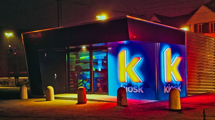 Noch leuchtet das «k» beim Kiosk am Bahnhof Kradolf. Zu kaufen gibt es dort allerdings nichts mehr. (Bild: Hannelore Bruderer)