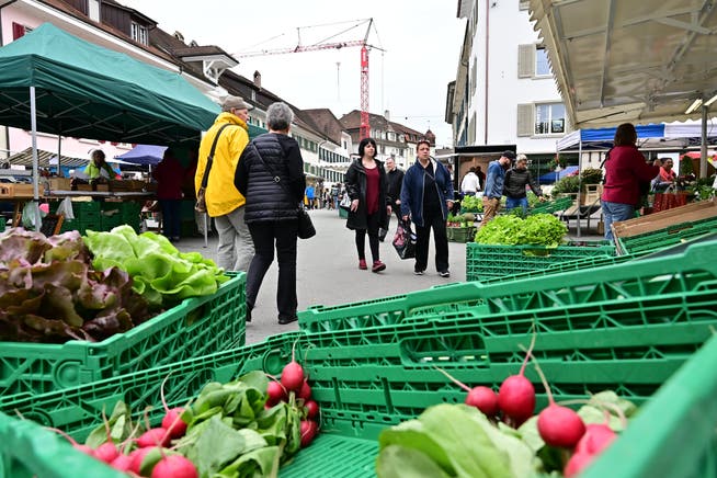 Lebensmittelmärkte im Freien sind weiterhin zulässig. (Archivbild)