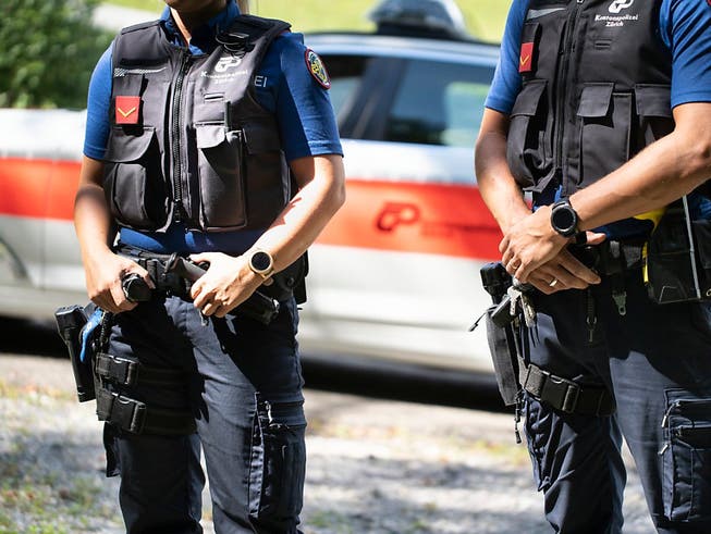 Teile der Schutzausrüstung der Zürcher Kantonspolizei werden für 1,7 Millionen Franken erneuert. (Symbolbild)