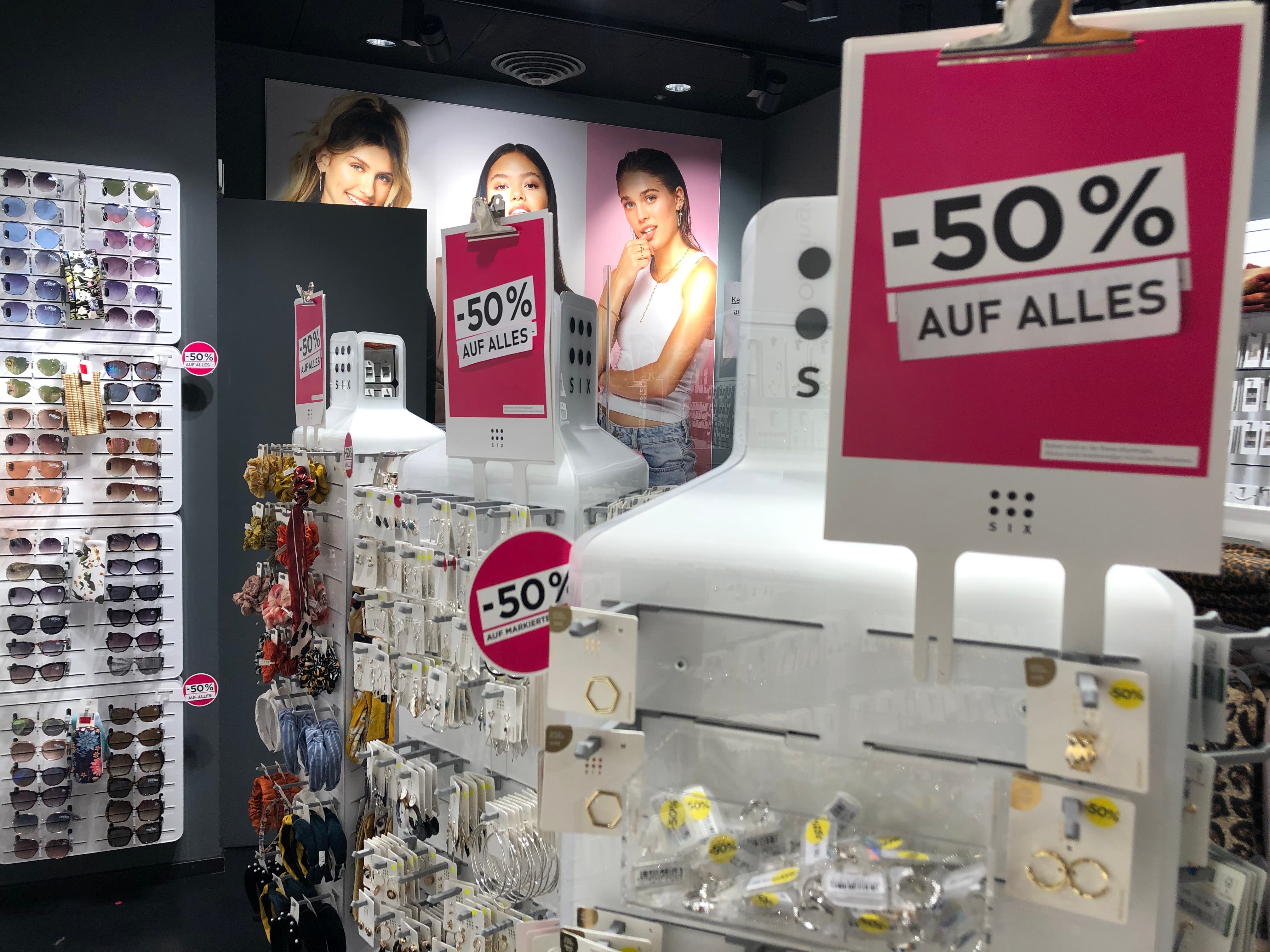 50 Prozent Rabatt auf alle Produkte beim Modeschmuckhändler Six.