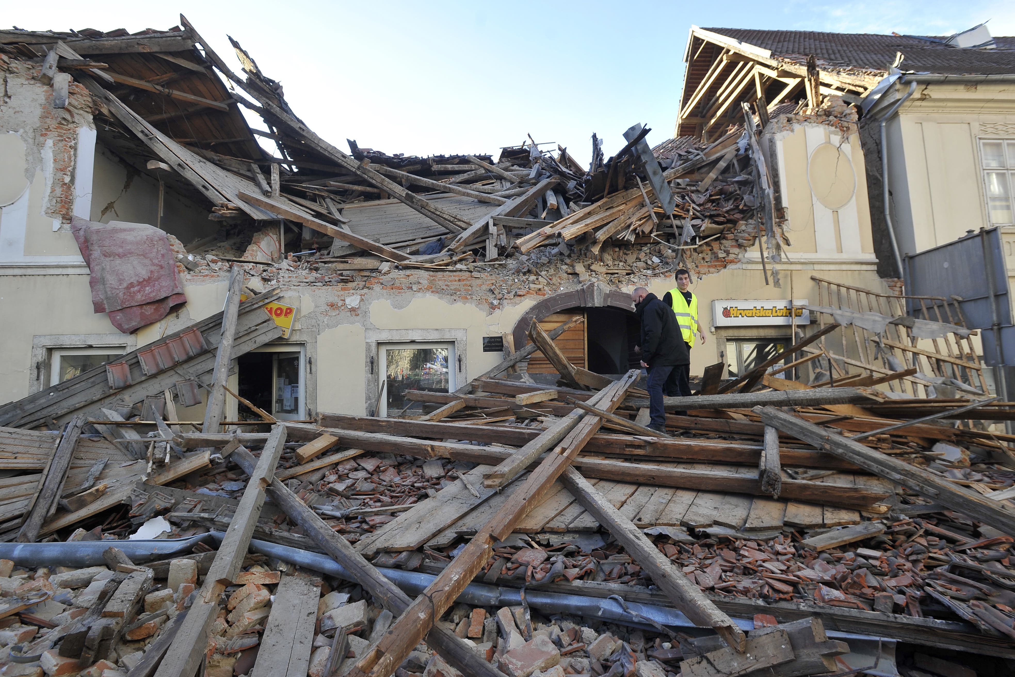 Nichts als Schutt und Trümmer: Das Erdbeben hat das Zentrum der Kleinstadt Petrinja fast vollständig zerstört. 